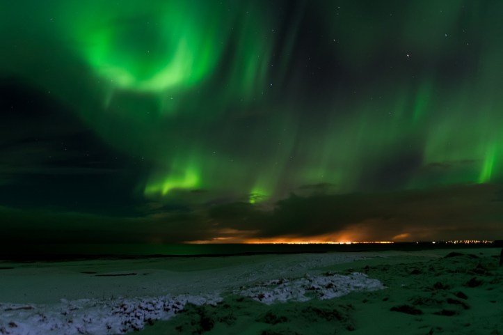 darrenquigley32-iceland-northern-lights-pixabay