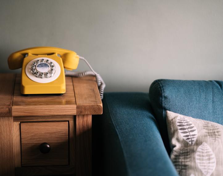 phone-at-the-bedside-annie-spratt-unsplash